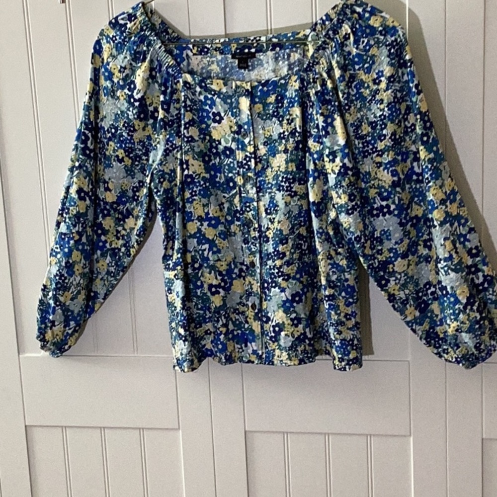 Anne Taylor Women’s large long sleeve off the shoulder peasant peplum top.